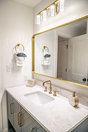 Bathroom 2 (2)