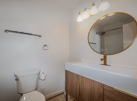 Bathroom 1 (1)