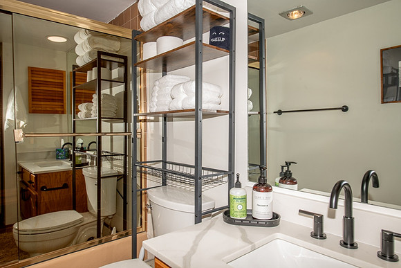 Bathroom 2 (2)