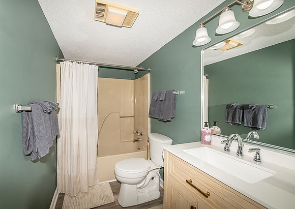 Bathroom 2 (1)
