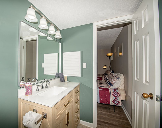 Bathroom 2 (2)