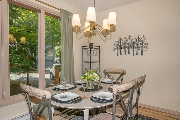 Dinning Room (1)