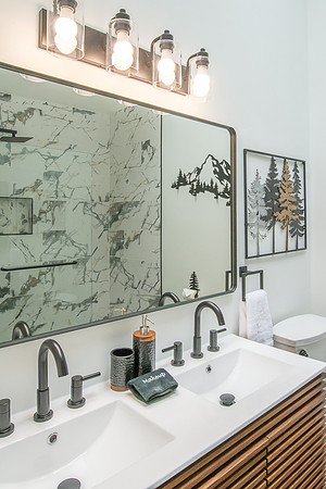 Bathroom 1 (2)