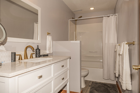 Bathroom 2  (1)