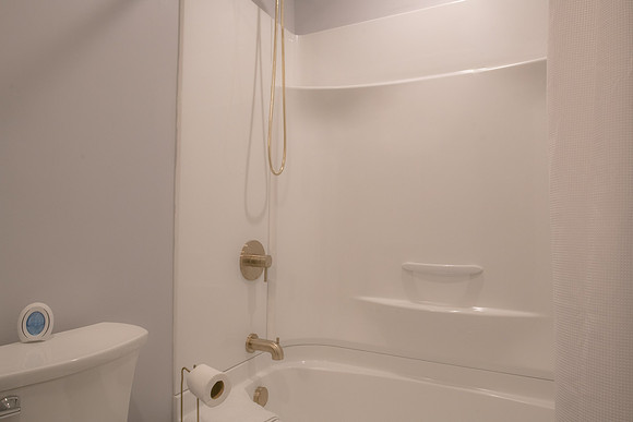 Bathroom 2  (2)