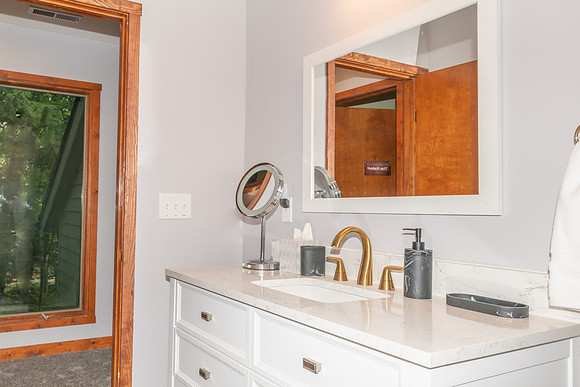 Bathroom 2  (3)