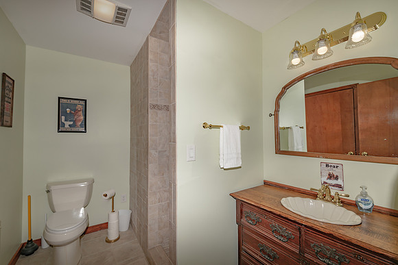Bathroom 3  (1)