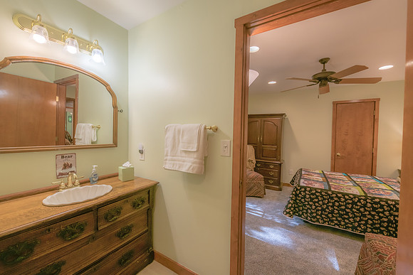 Bathroom 3  (7)