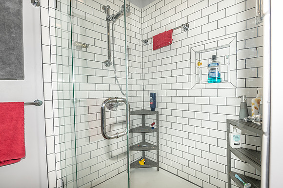Bathroom 4  (1)