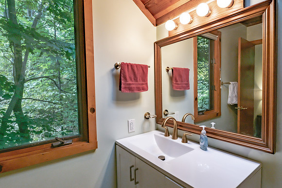 Bathroom 5  (1)