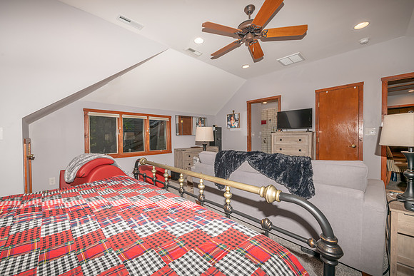Master Bedroom   (4)