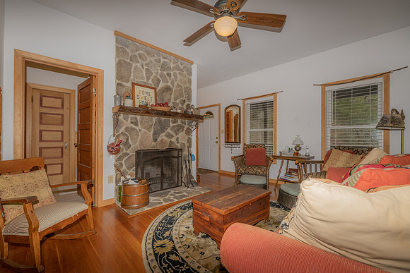 Living Room  (3)
