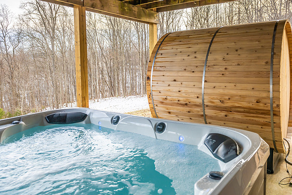 Hot Tub  (4)
