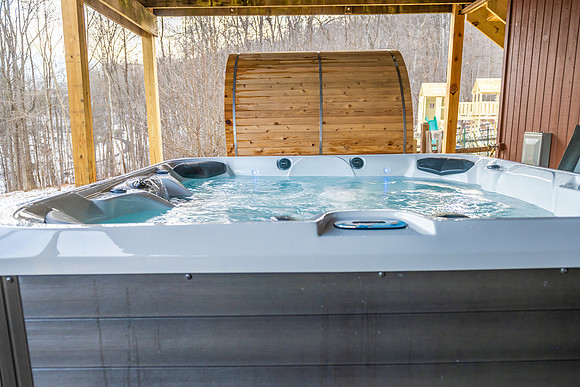 Hot Tub  (6)