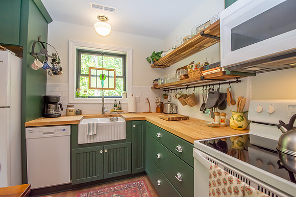 262 Oakcrest Lane, Nellysford, Virginia  (22)