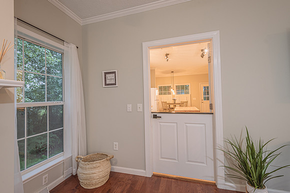 5060 Rockfish Valley Highway, living Room (7)