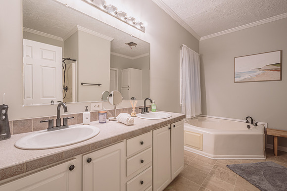 5060 Rockfish Valley Highway, Master Bath (1)