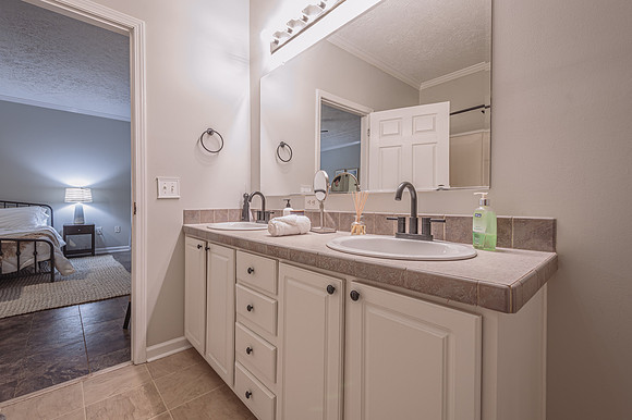 5060 Rockfish Valley Highway, Master Bath (4)