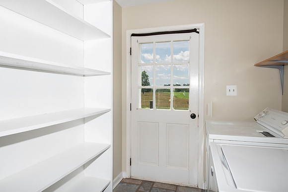 Laundry Room (3)