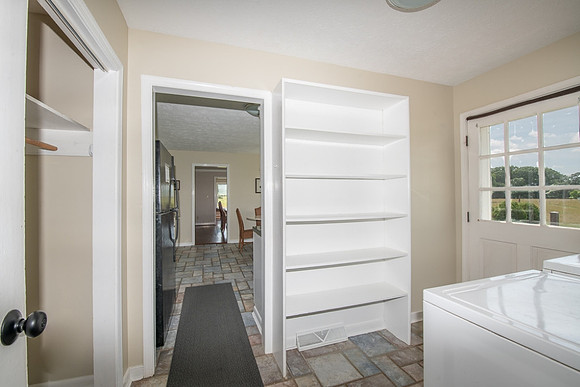 Laundry Room (2)