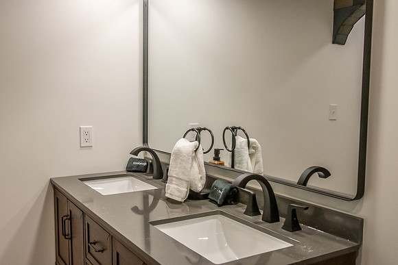 Bathroom 6 (4)