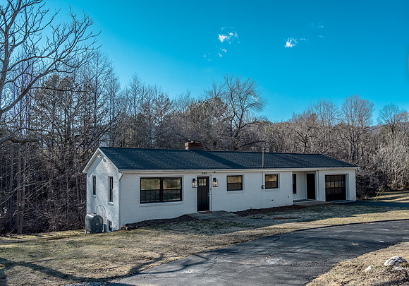 665 Tanbark Road