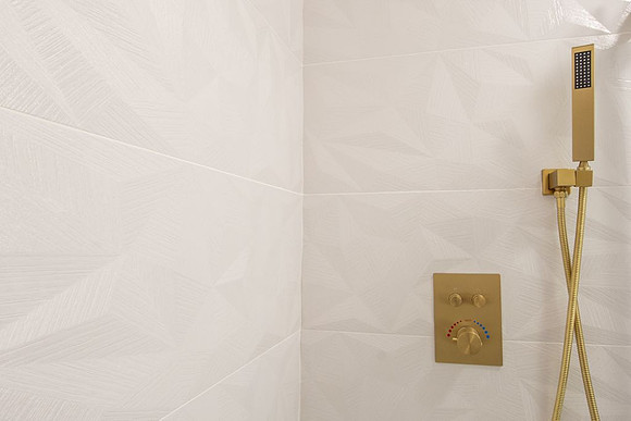 Bathroom 2 (2)
