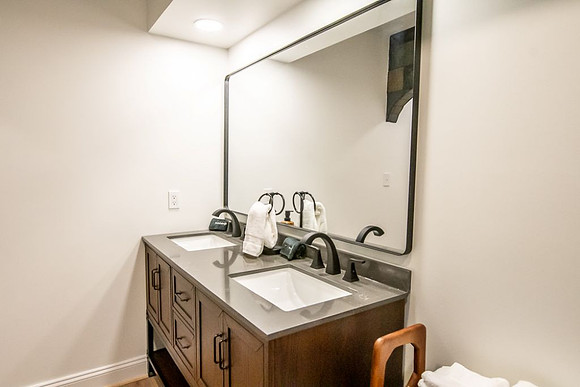 Bathroom 6 (1)